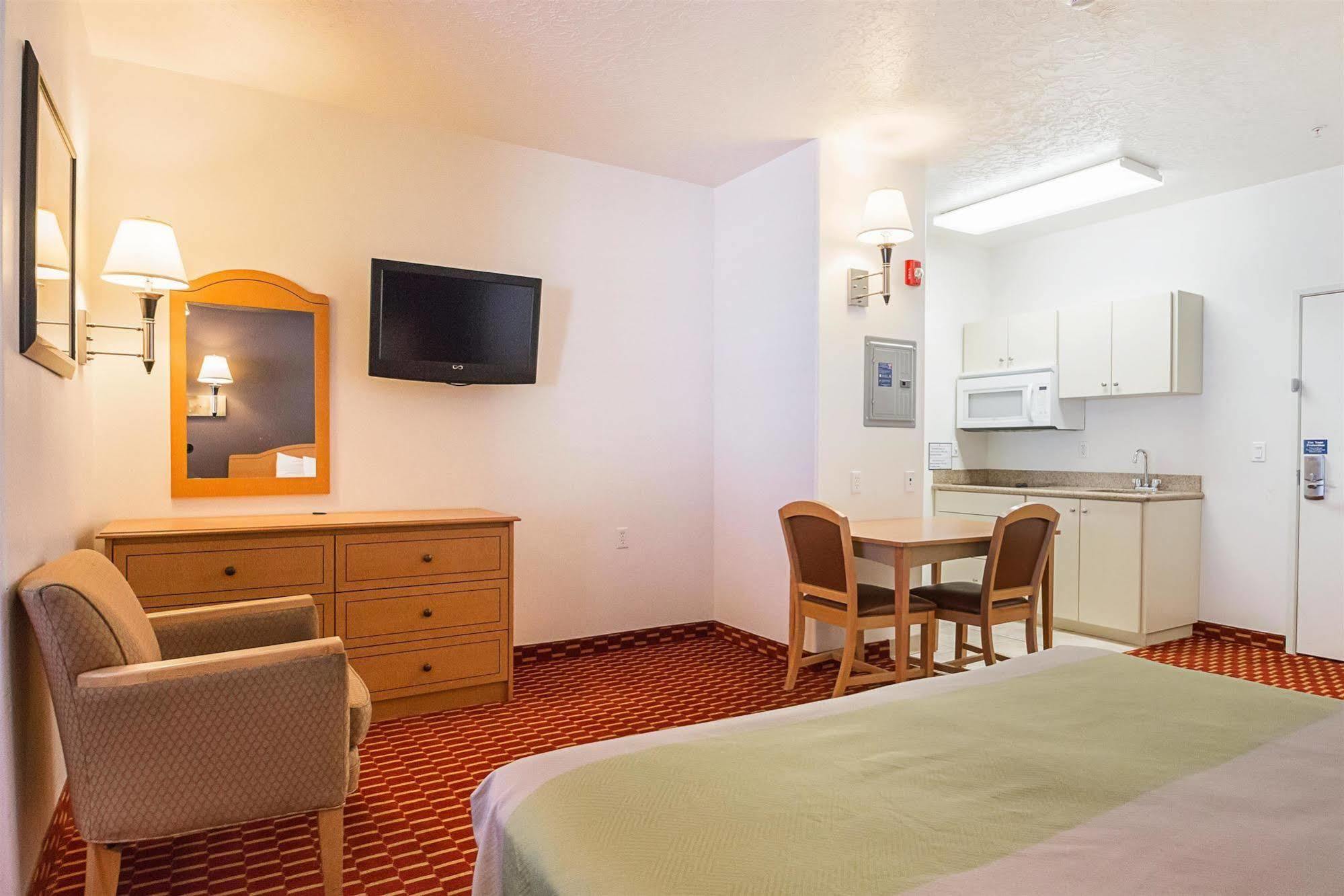 Executive Inn & Suites Extended Stay - Vernal Ruang foto